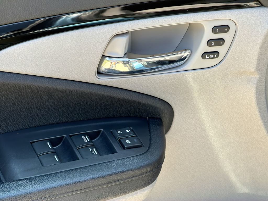 Thumbnail: 2016 Honda Pilot - 23