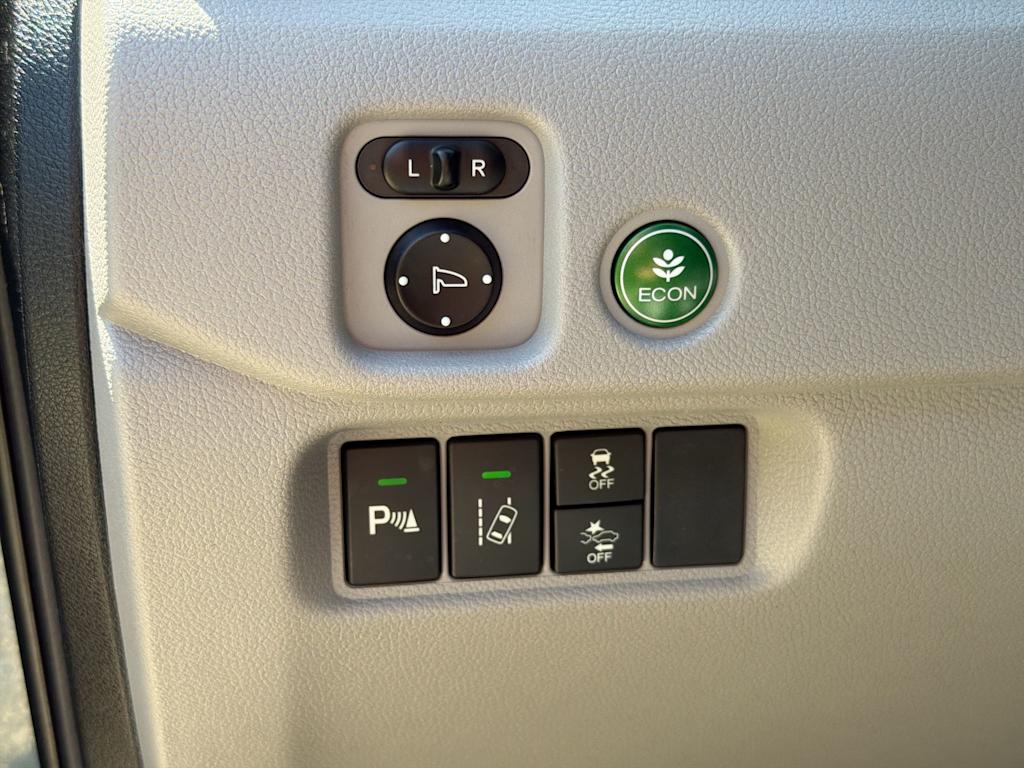 Thumbnail: 2016 Honda Pilot - 32
