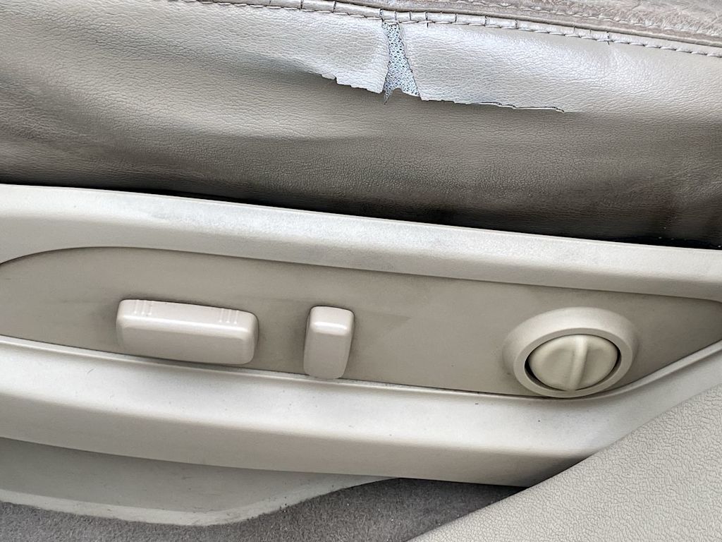 Thumbnail: 2011 Buick Enclave - 25