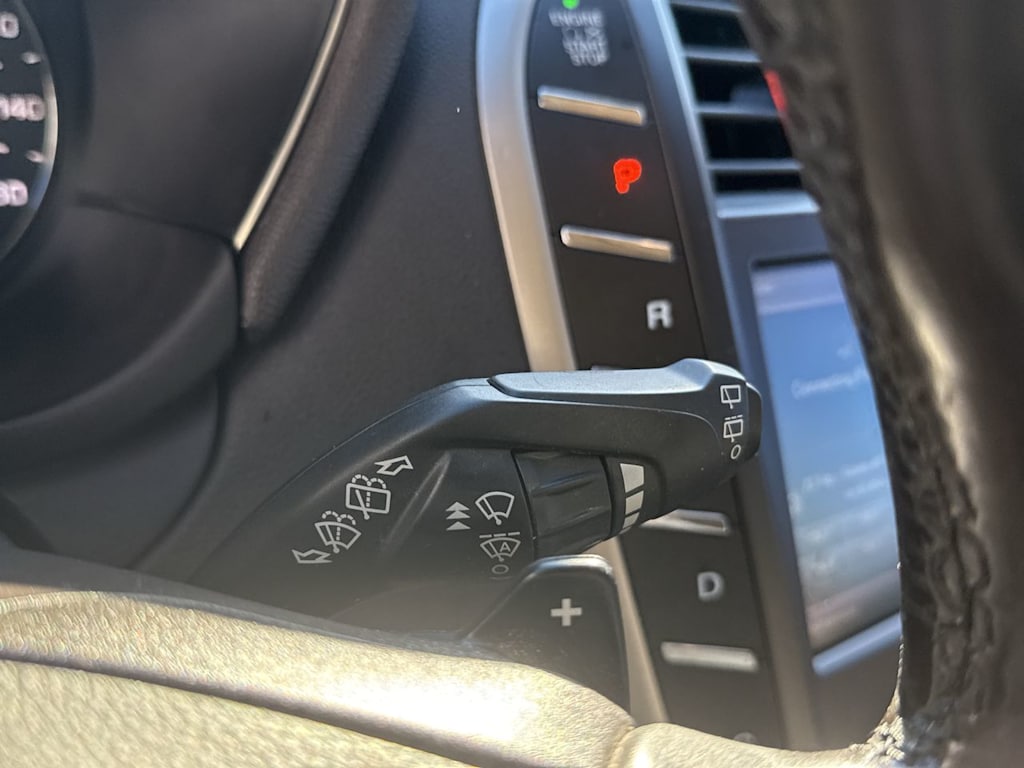 Thumbnail: 2015 Lincoln MKC - 28