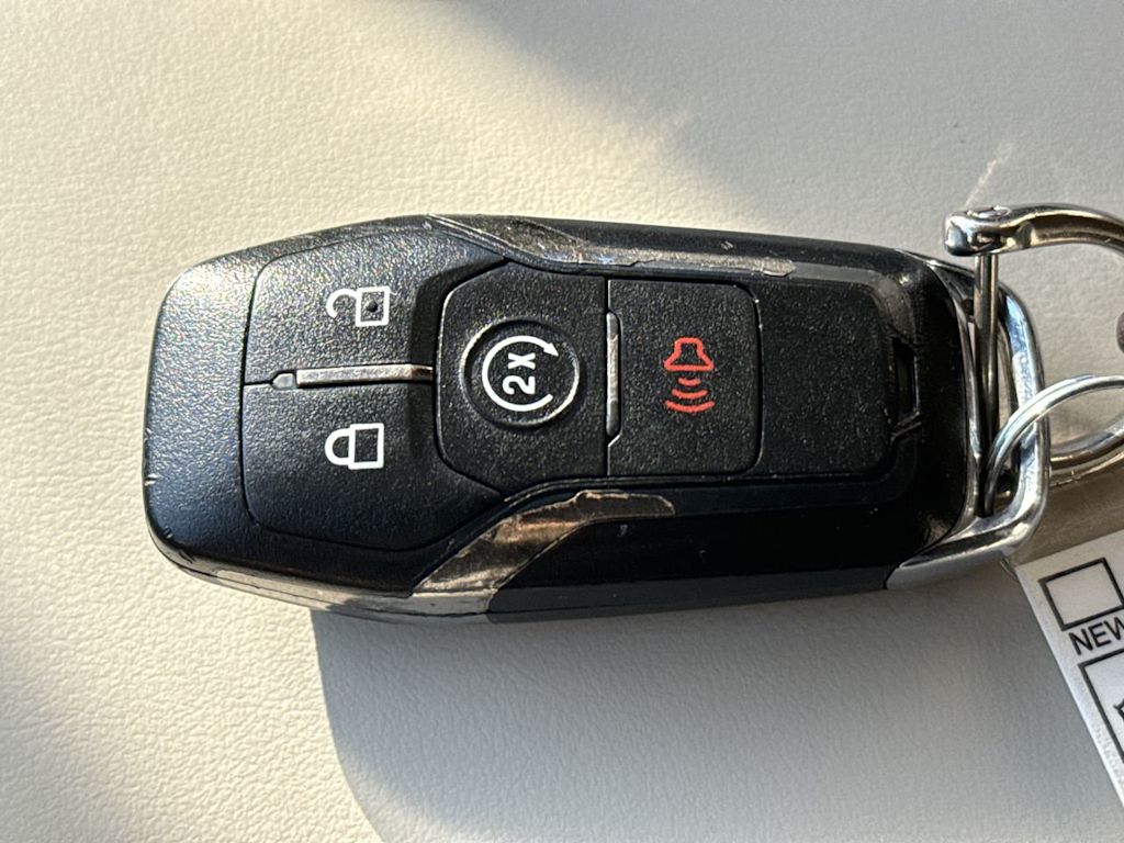 Thumbnail: 2015 Lincoln MKC - 17