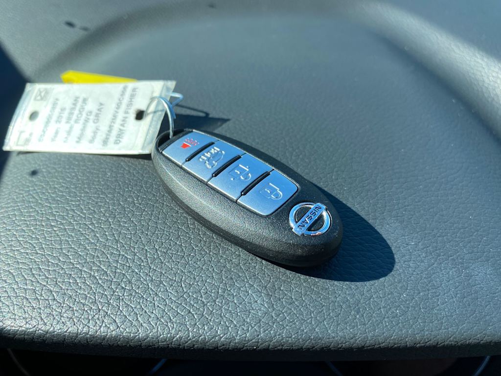 Thumbnail: 2016 Nissan Rogue - 17