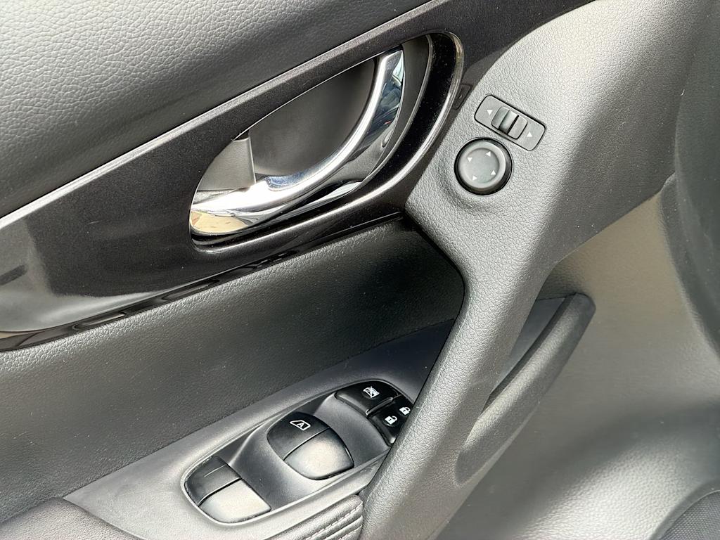 Thumbnail: 2018 Nissan Rogue - 23