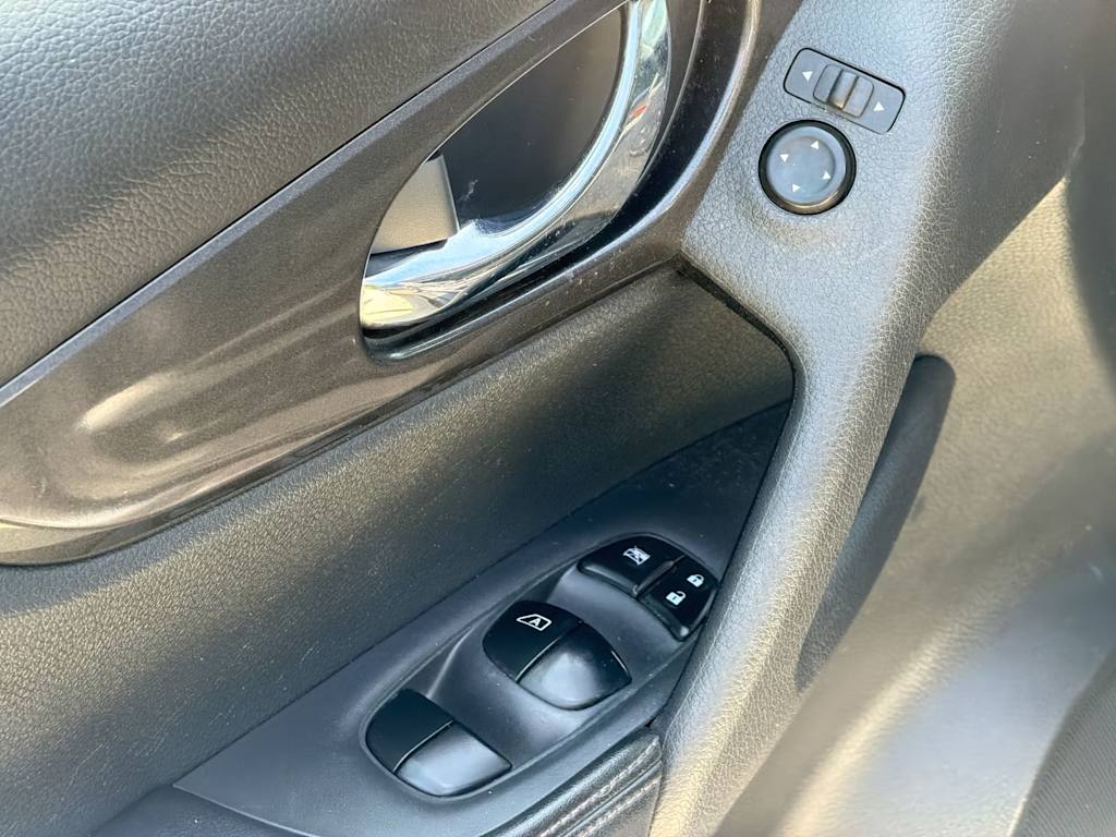 Thumbnail: 2017 Nissan Rogue - 24