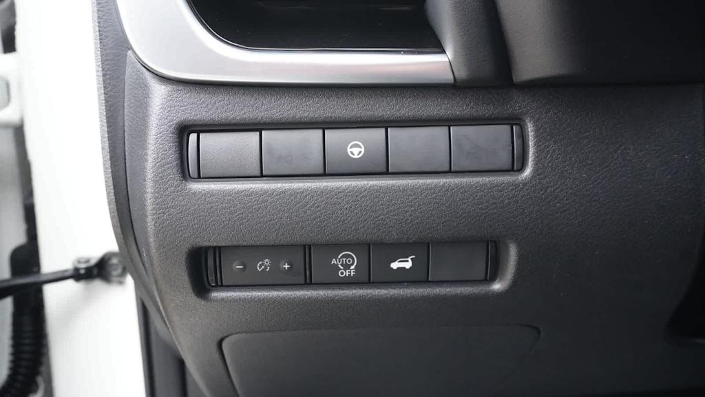 Thumbnail: 2023 Nissan Rogue - 21