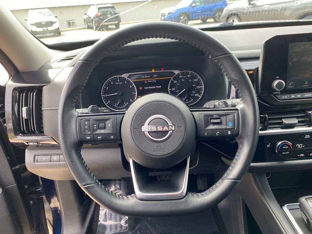 Thumbnail: 2022 Nissan Pathfinder - 9