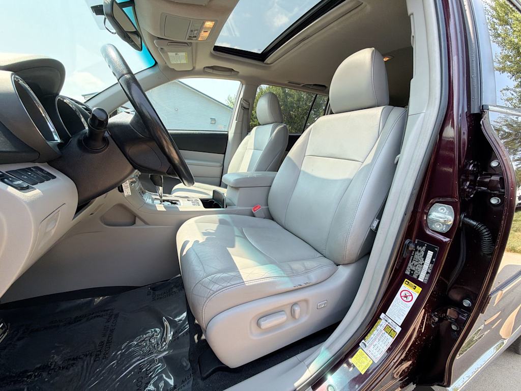 Thumbnail: 2011 Toyota Highlander - 10