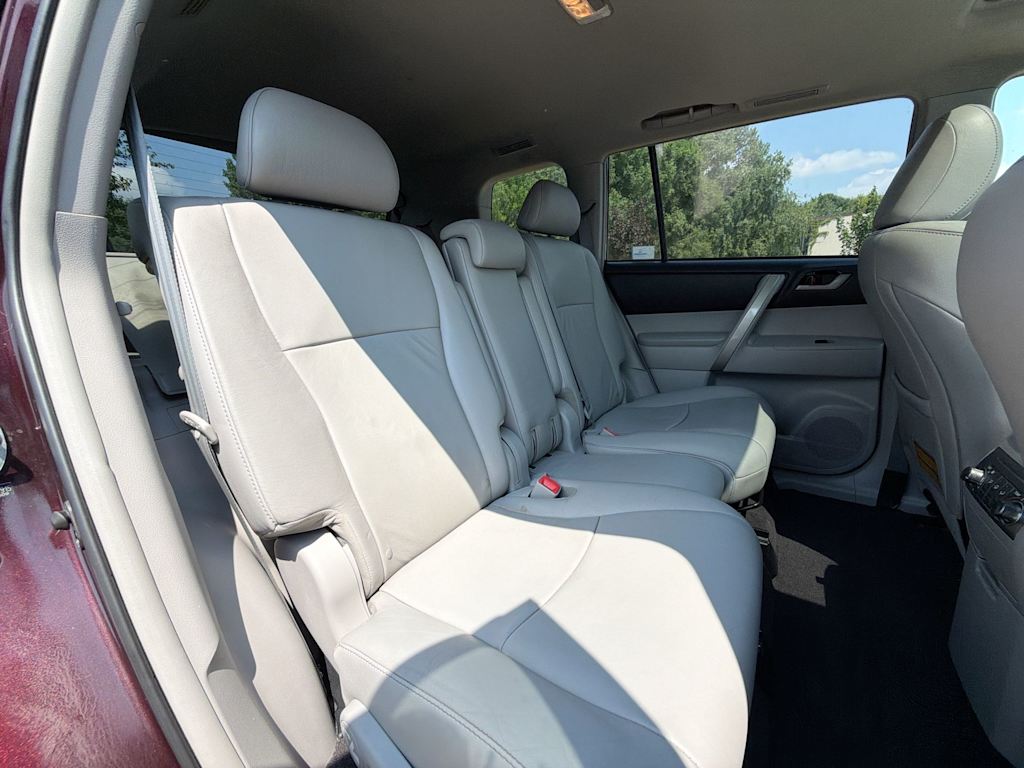 Thumbnail: 2011 Toyota Highlander - 27