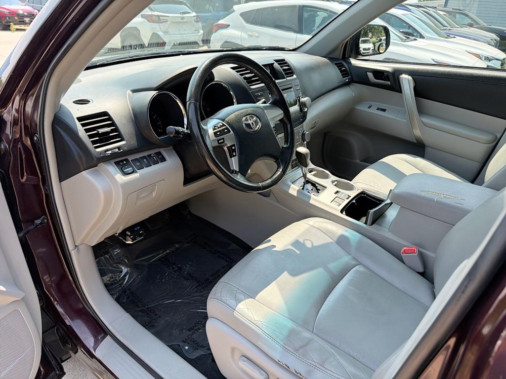Thumbnail: 2011 Toyota Highlander - 2