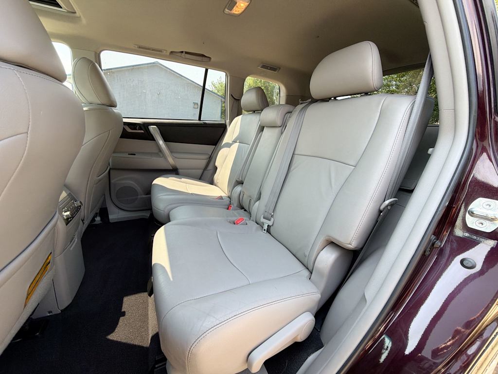 Thumbnail: 2011 Toyota Highlander - 26
