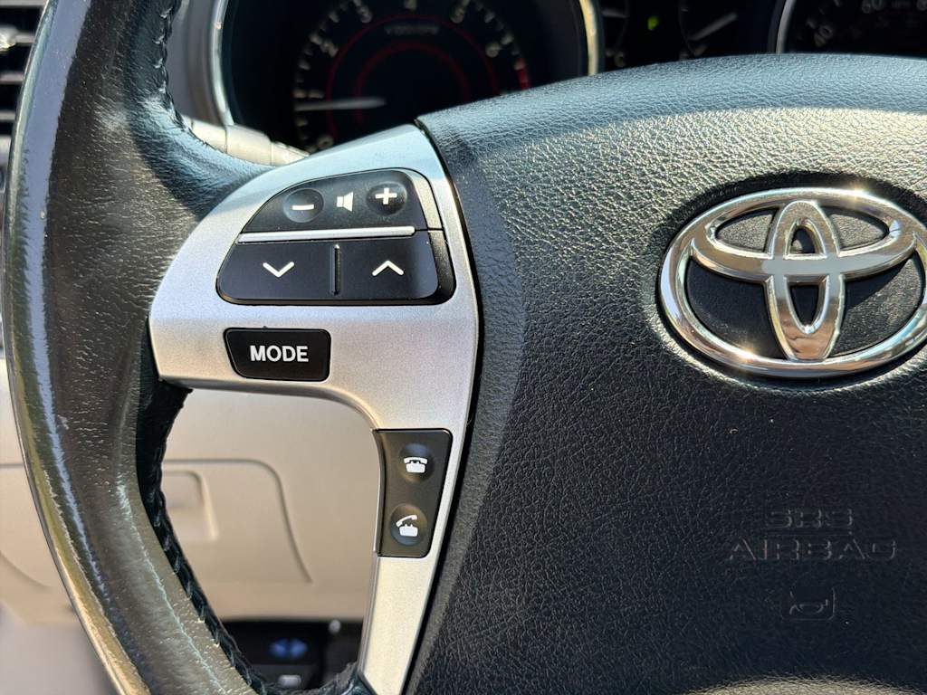 Thumbnail: 2011 Toyota Highlander - 28