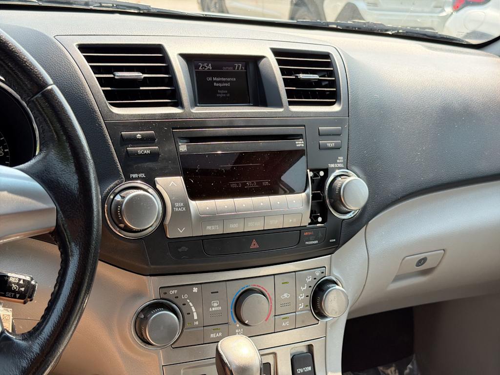 Thumbnail: 2011 Toyota Highlander - 14