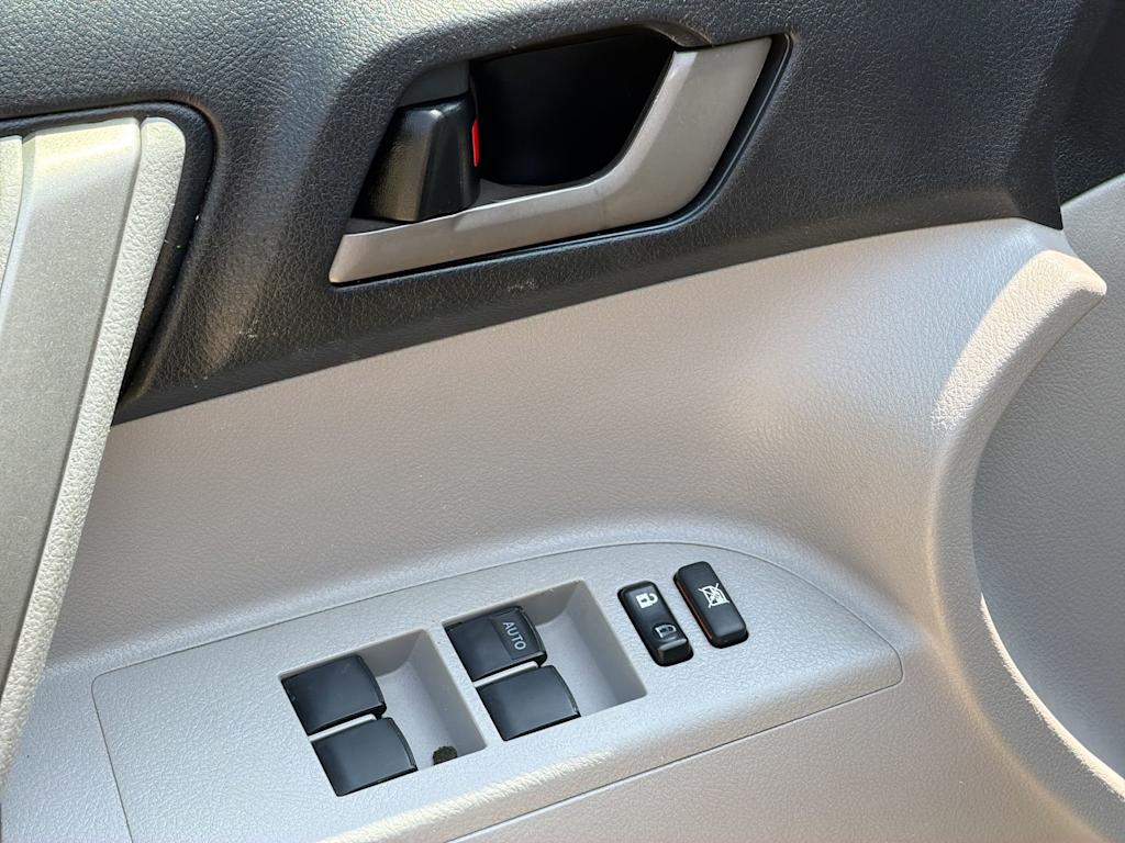Thumbnail: 2011 Toyota Highlander - 24