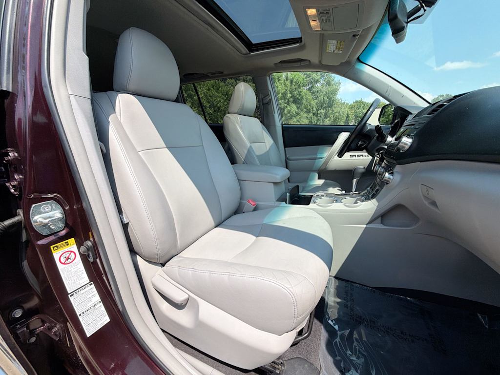 Thumbnail: 2011 Toyota Highlander - 11