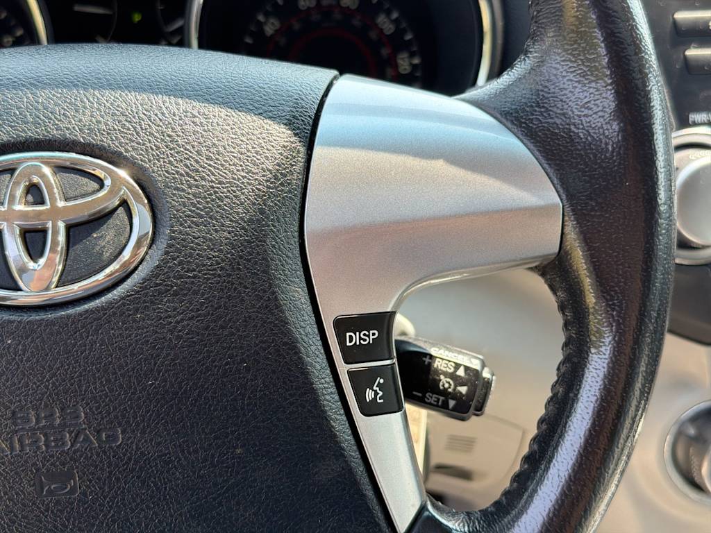 Thumbnail: 2011 Toyota Highlander - 29