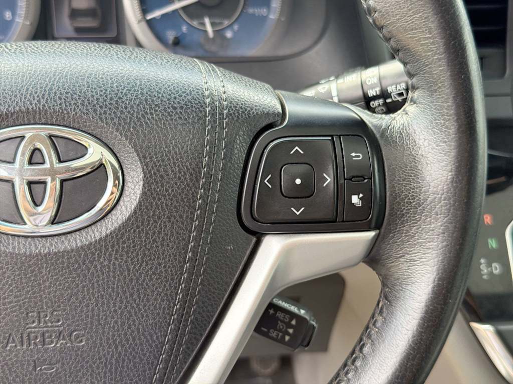 Thumbnail: 2017 Toyota Sienna - 28