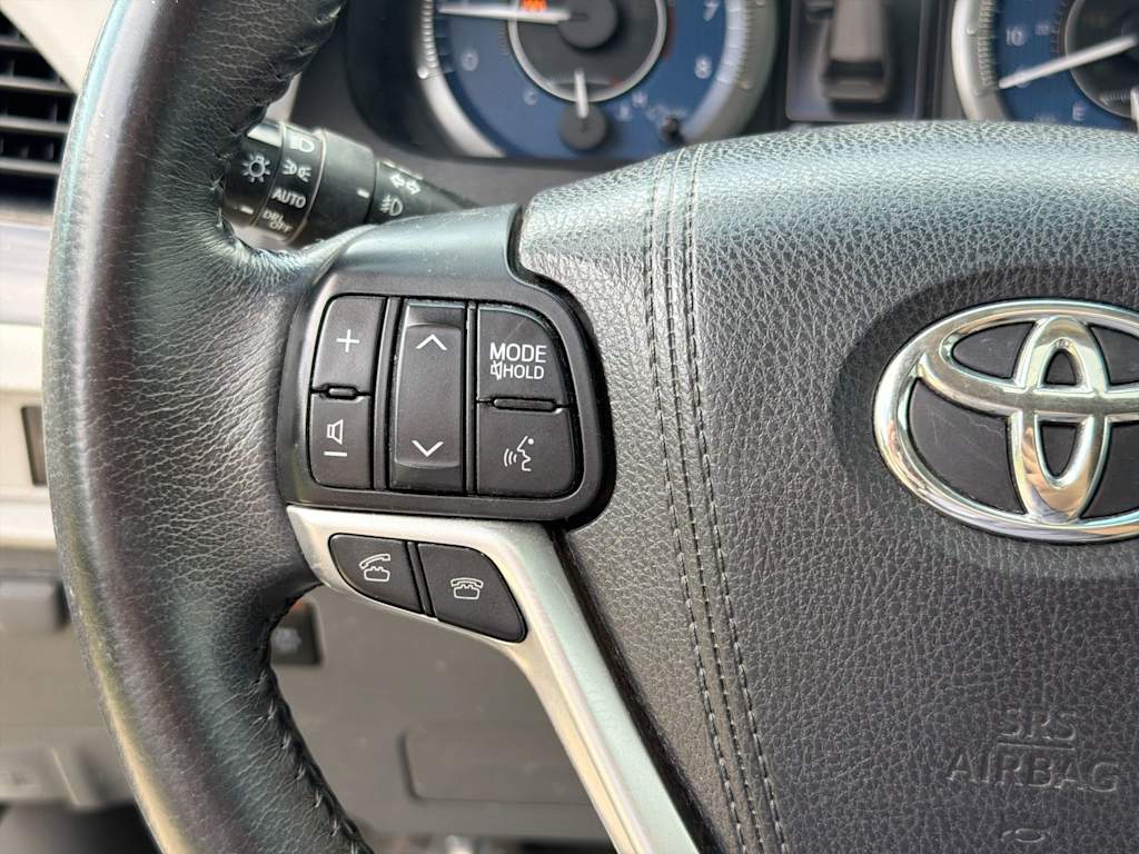 Thumbnail: 2017 Toyota Sienna - 27