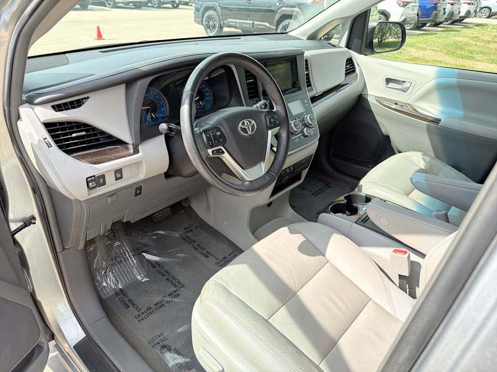 Thumbnail: 2017 Toyota Sienna - 2