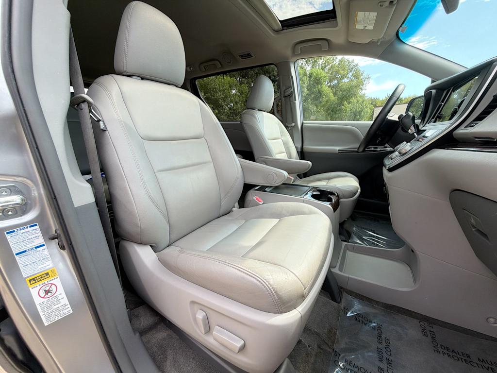 Thumbnail: 2017 Toyota Sienna - 26