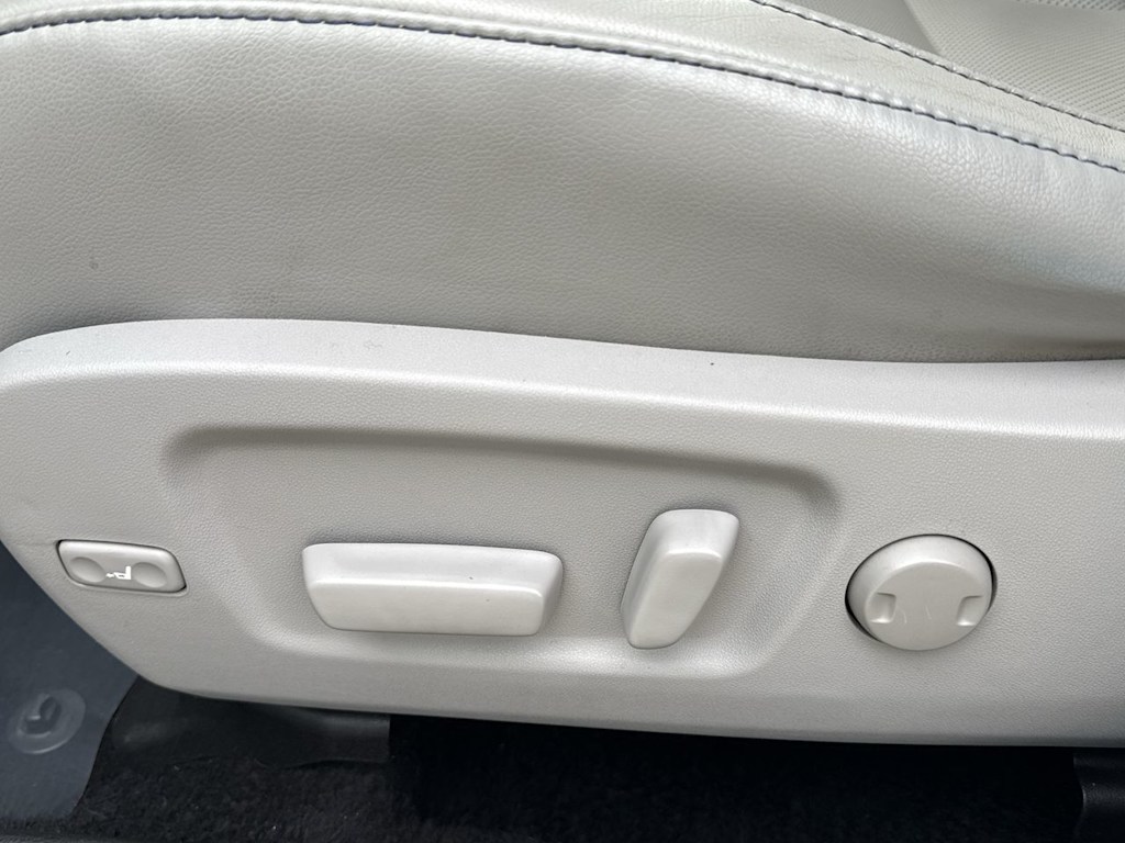 Thumbnail: 2019 Toyota Highlander - 24