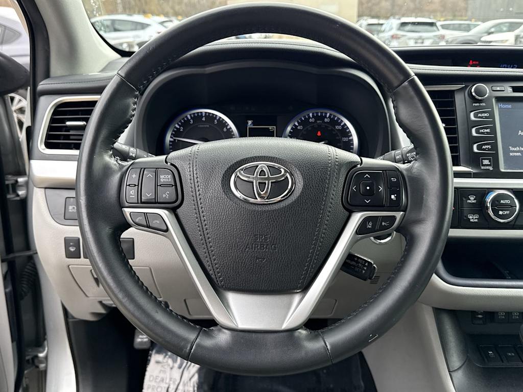 Thumbnail: 2019 Toyota Highlander - 12