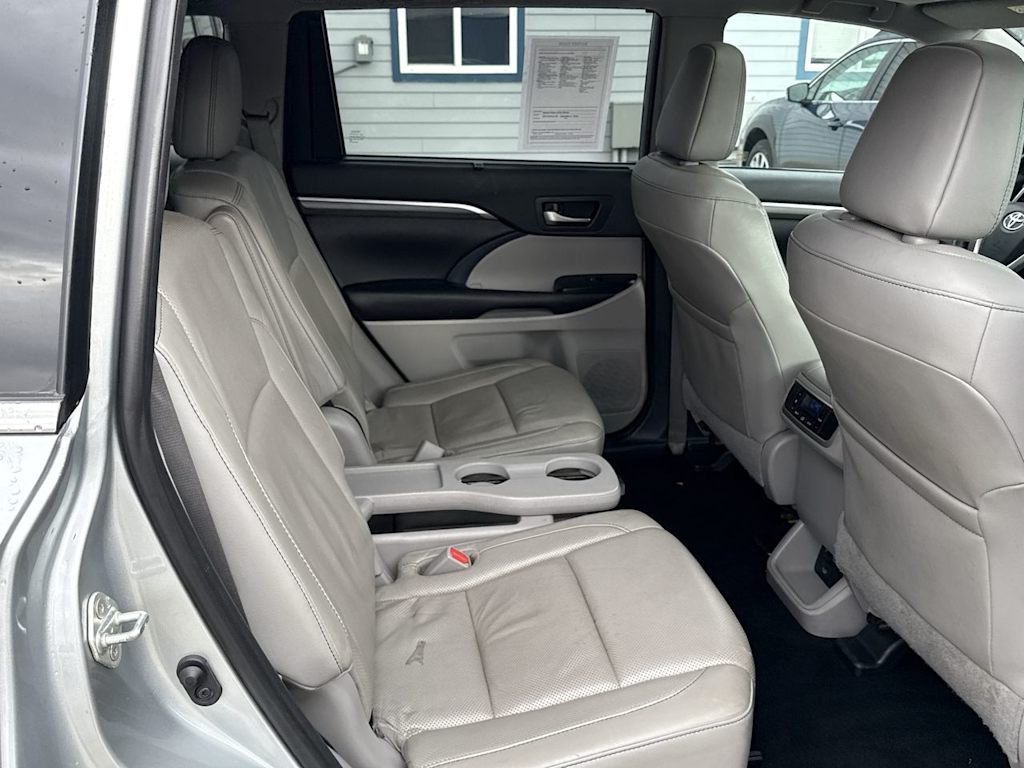 Thumbnail: 2019 Toyota Highlander - 27