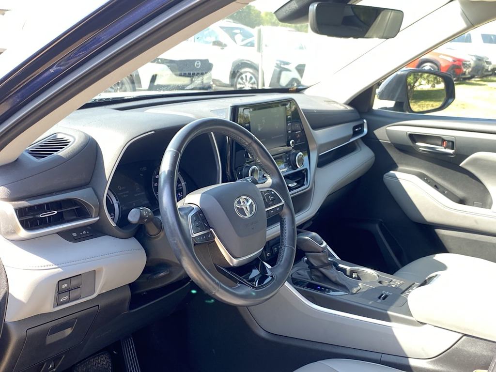 Thumbnail: 2021 Toyota Highlander - 2