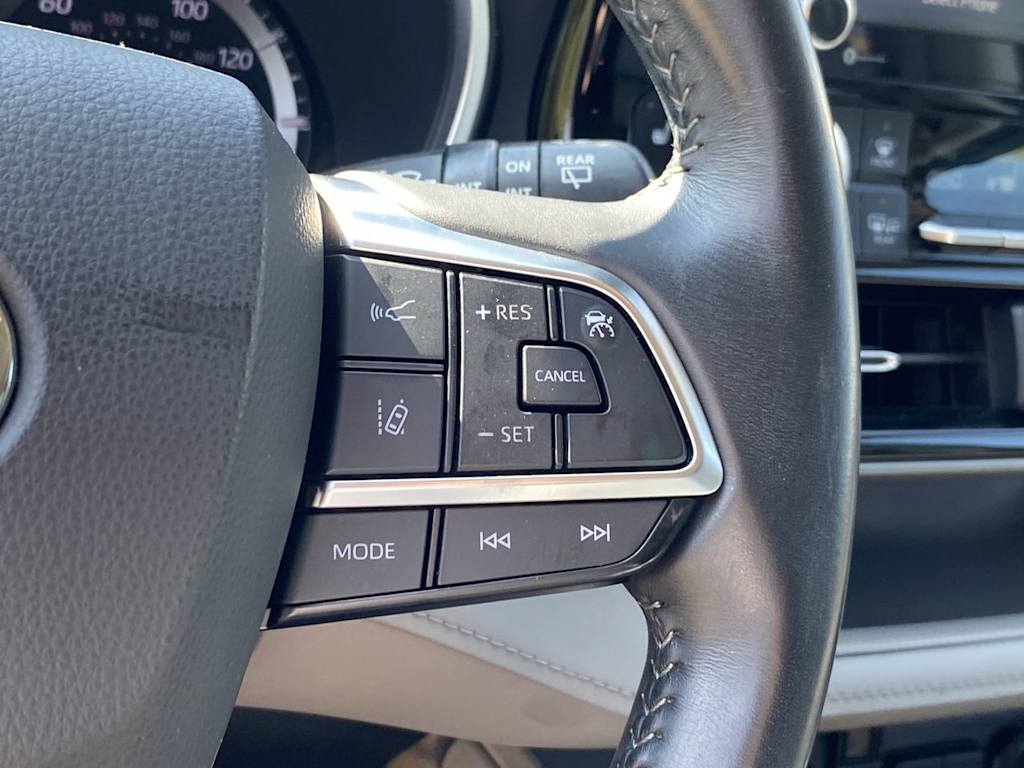 Thumbnail: 2021 Toyota Highlander - 30