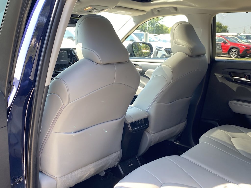 Thumbnail: 2021 Toyota Highlander - 12