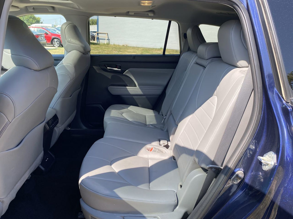 Thumbnail: 2021 Toyota Highlander - 27