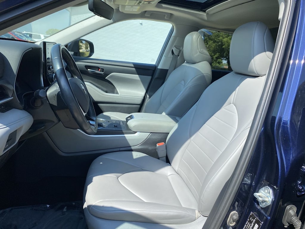 Thumbnail: 2021 Toyota Highlander - 10