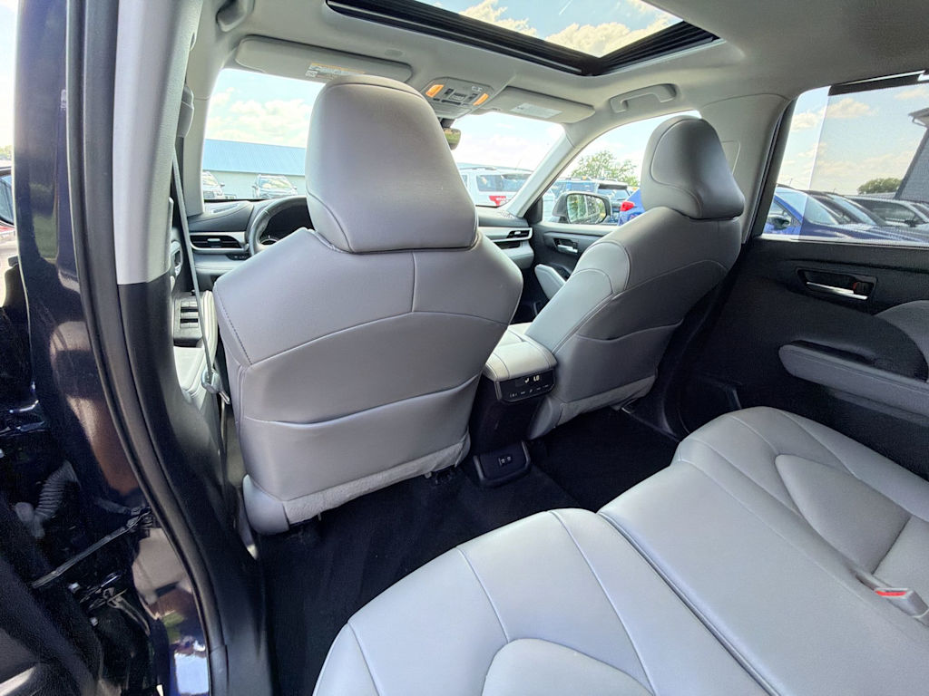Thumbnail: 2021 Toyota Highlander - 11
