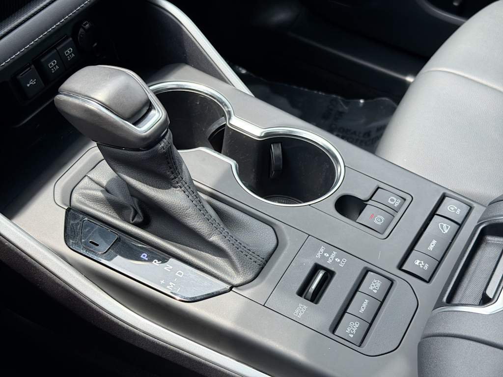 Thumbnail: 2021 Toyota Highlander - 15