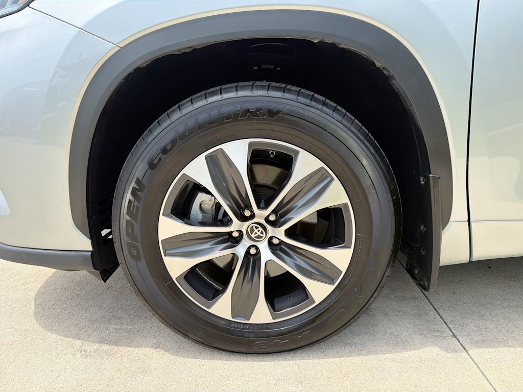 Thumbnail: 2021 Toyota Highlander - 7