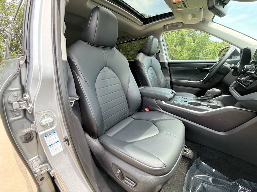 Thumbnail: 2021 Toyota Highlander - 11