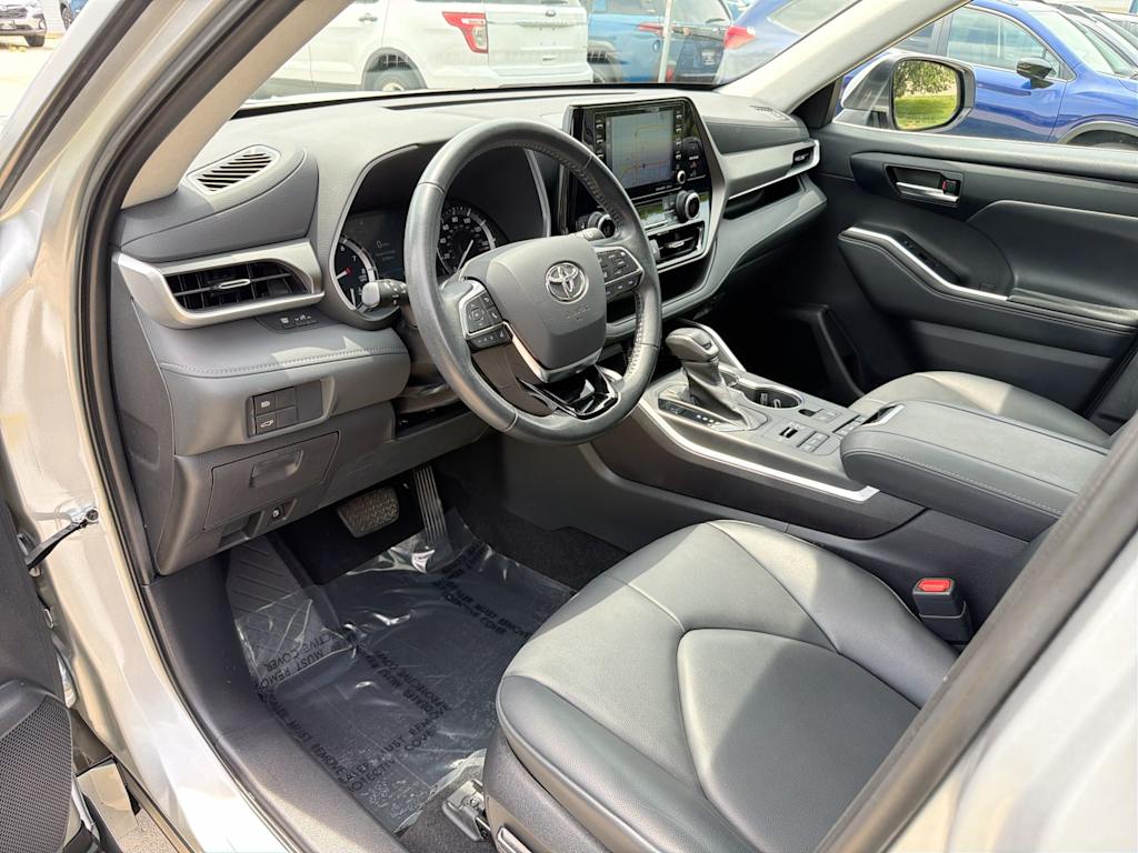 Thumbnail: 2021 Toyota Highlander - 2