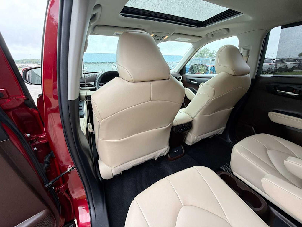 Thumbnail: 2022 Toyota Highlander - 12