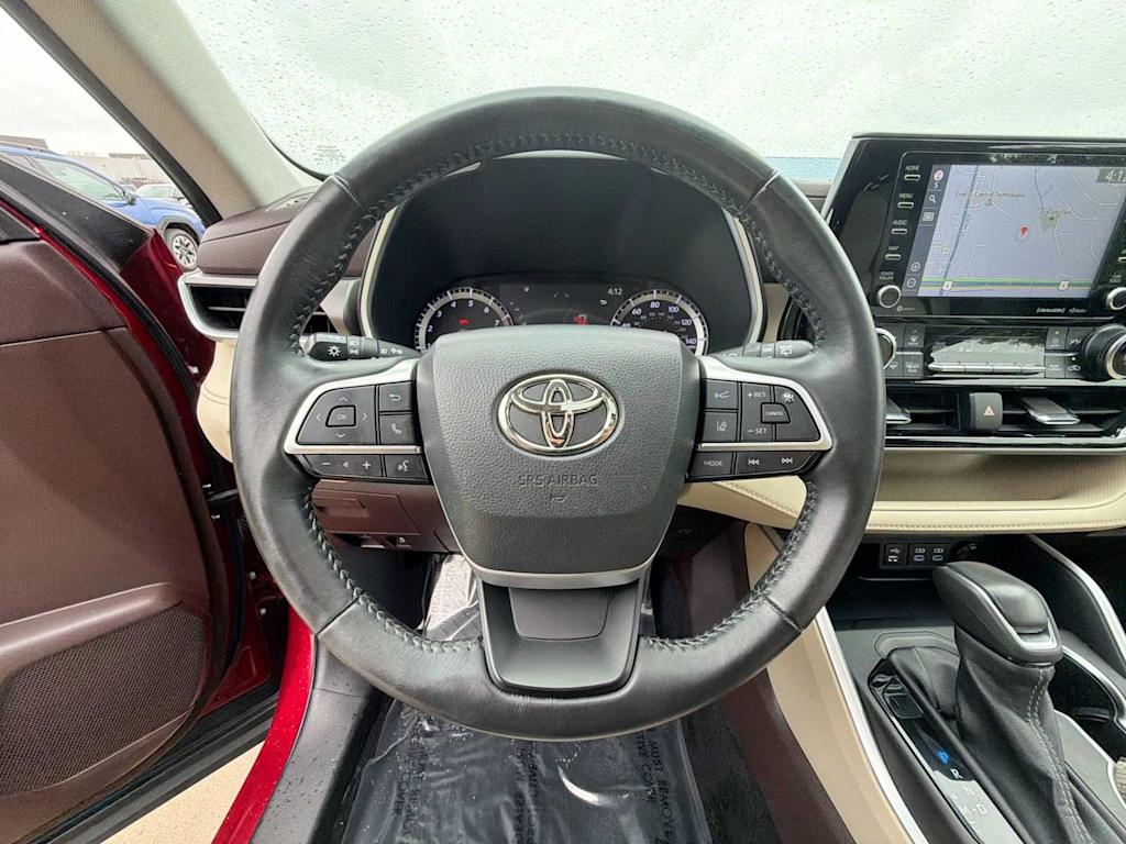 Thumbnail: 2022 Toyota Highlander - 13