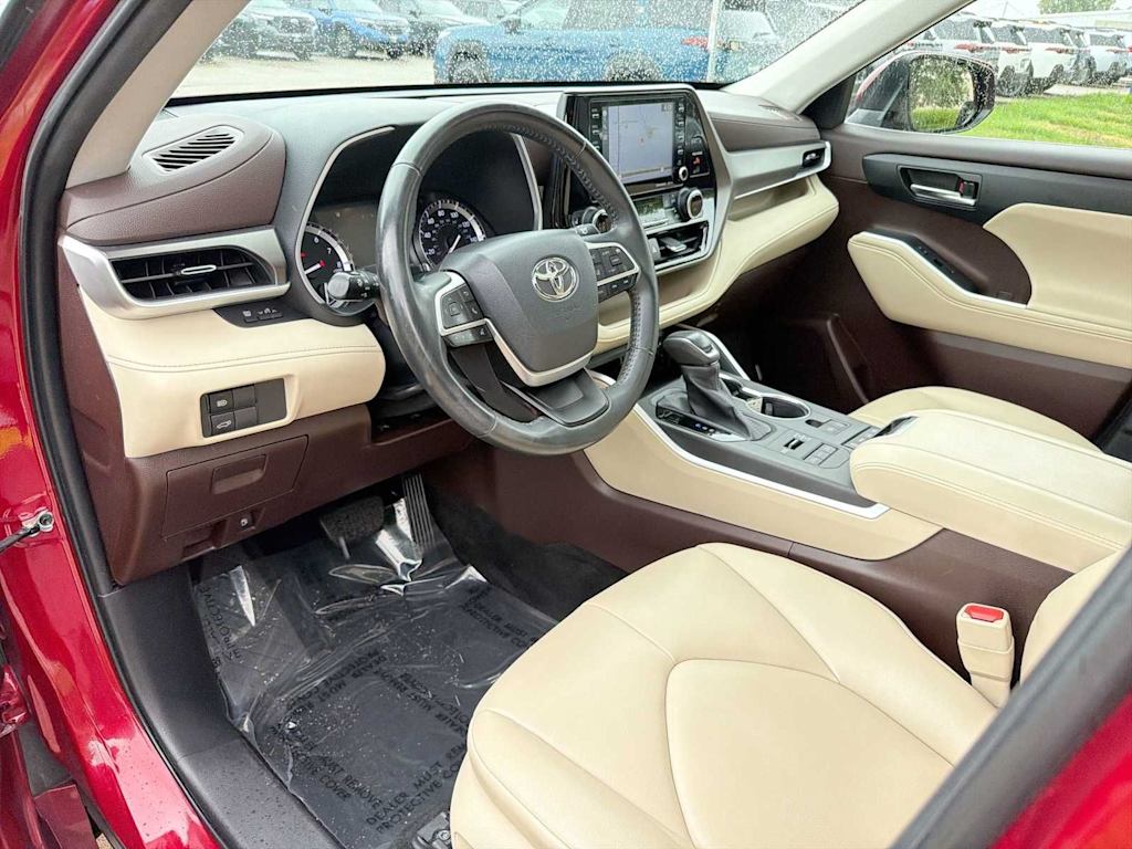 Thumbnail: 2022 Toyota Highlander - 2