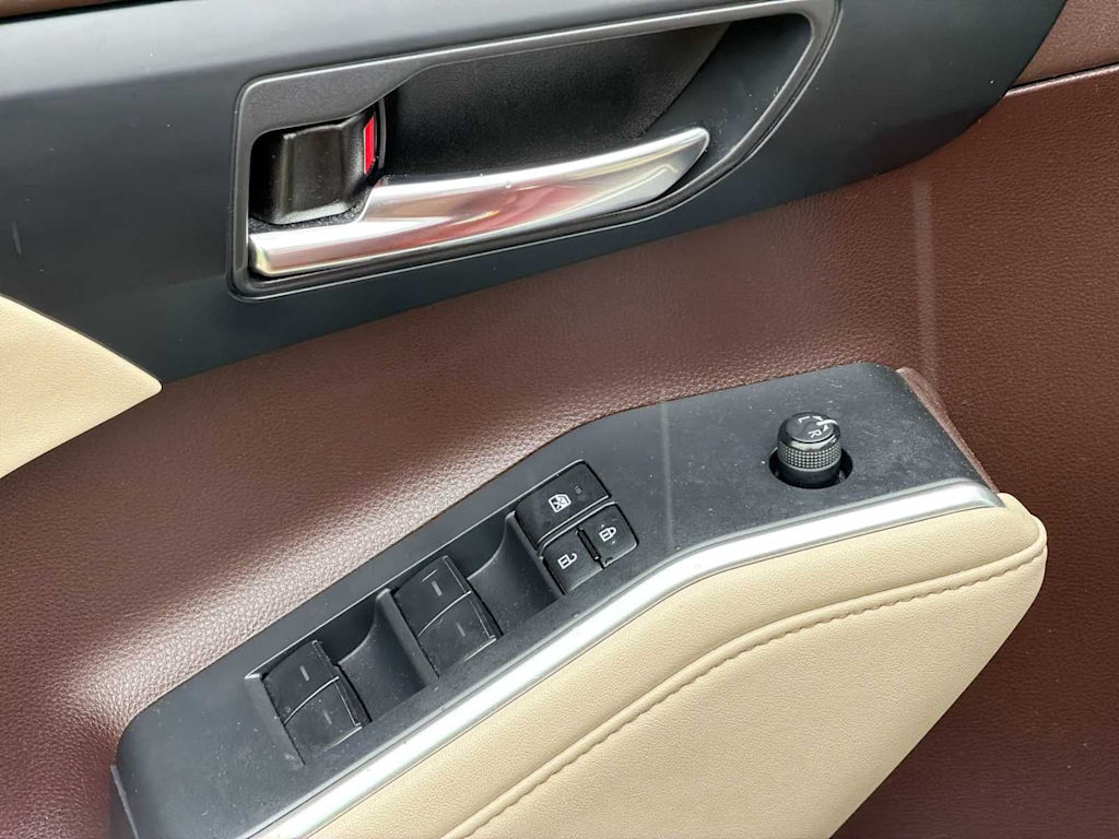 Thumbnail: 2022 Toyota Highlander - 23