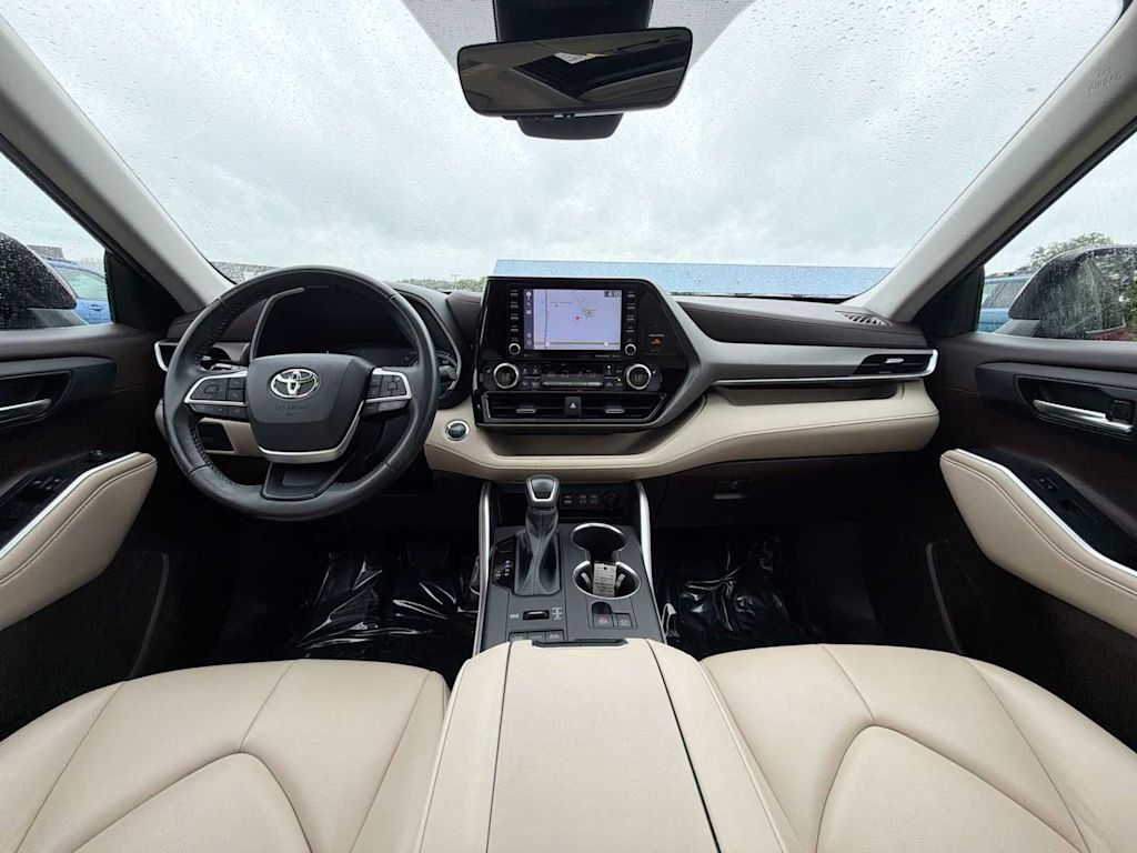 Thumbnail: 2022 Toyota Highlander - 9