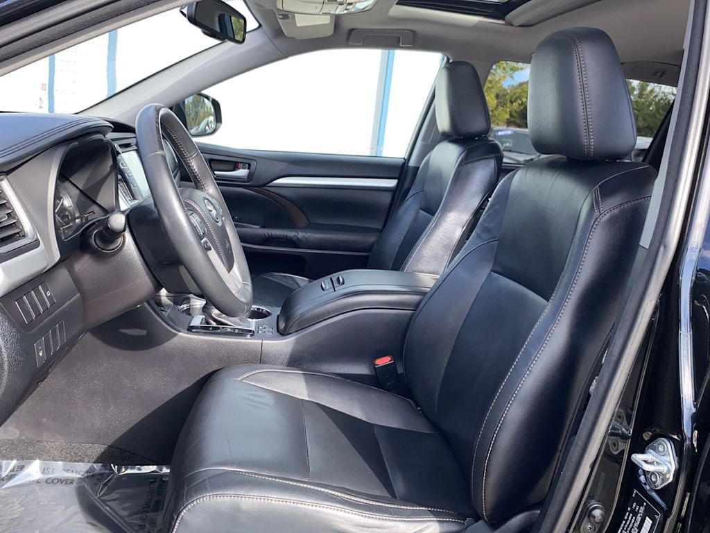 Thumbnail: 2015 Toyota Highlander - 10