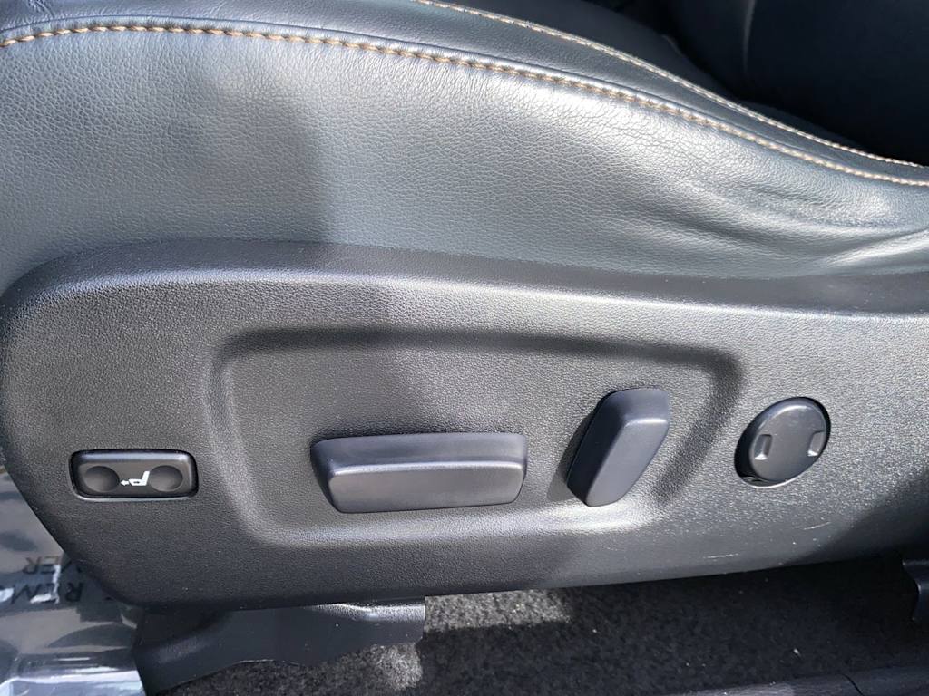 Thumbnail: 2015 Toyota Highlander - 25