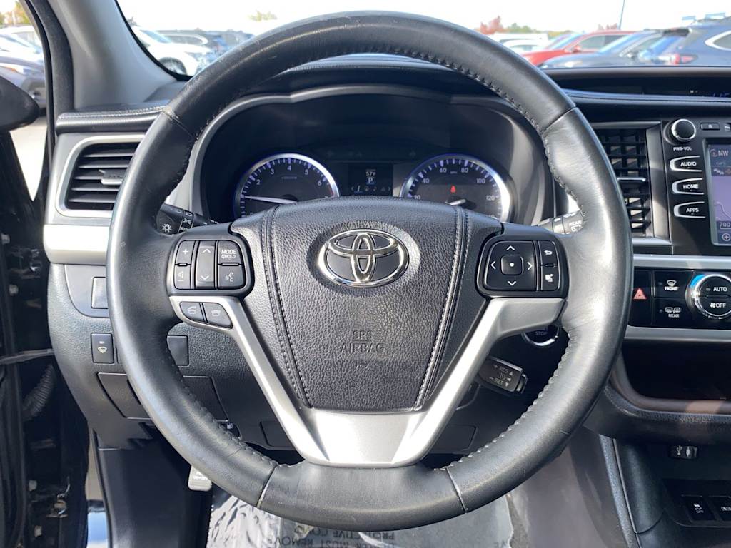 Thumbnail: 2015 Toyota Highlander - 13