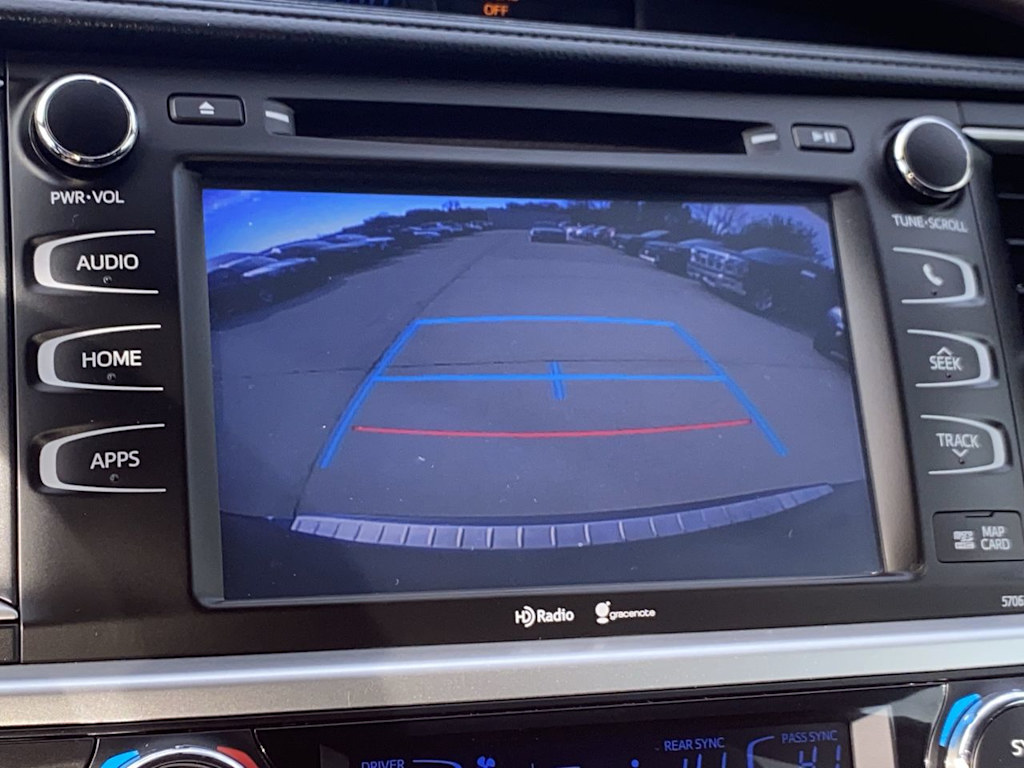 Thumbnail: 2015 Toyota Highlander - 33