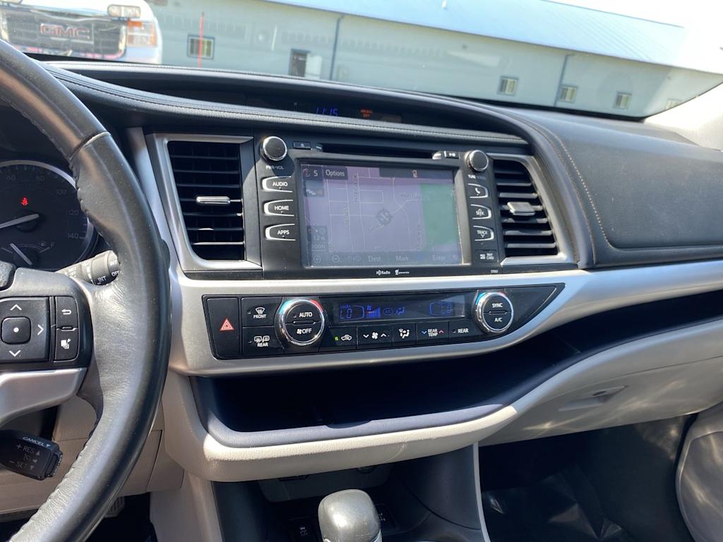 2014 Toyota Highlander XLE 14