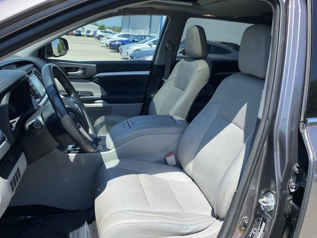 2014 Toyota Highlander XLE 10