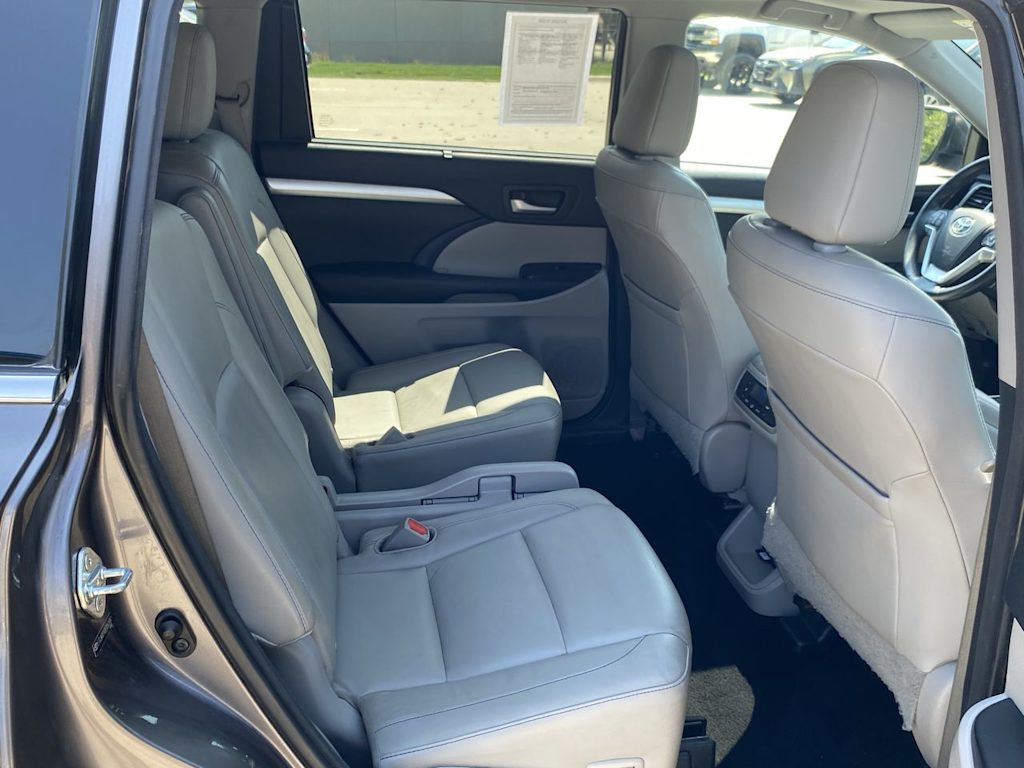2014 Toyota Highlander XLE 28
