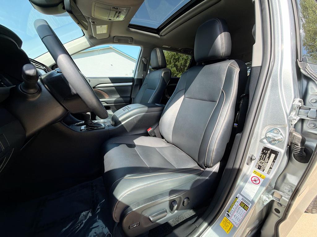 Thumbnail: 2019 Toyota Highlander - 10