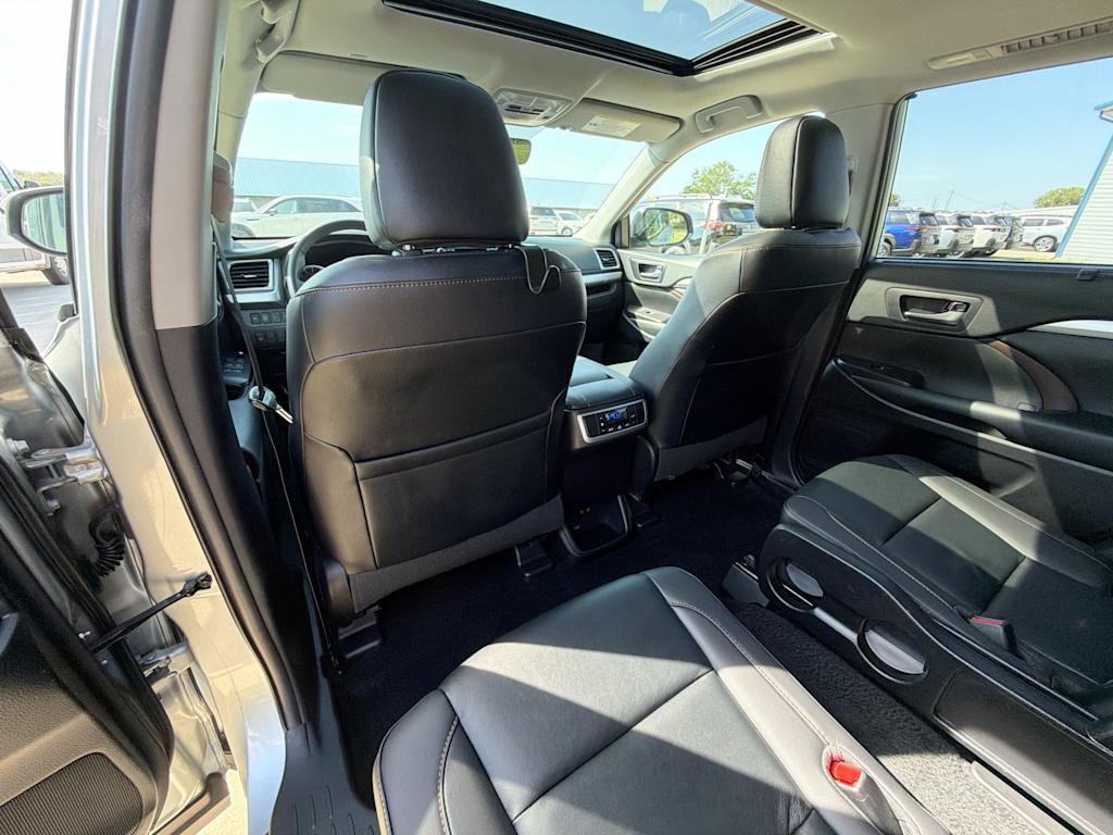 Thumbnail: 2019 Toyota Highlander - 12